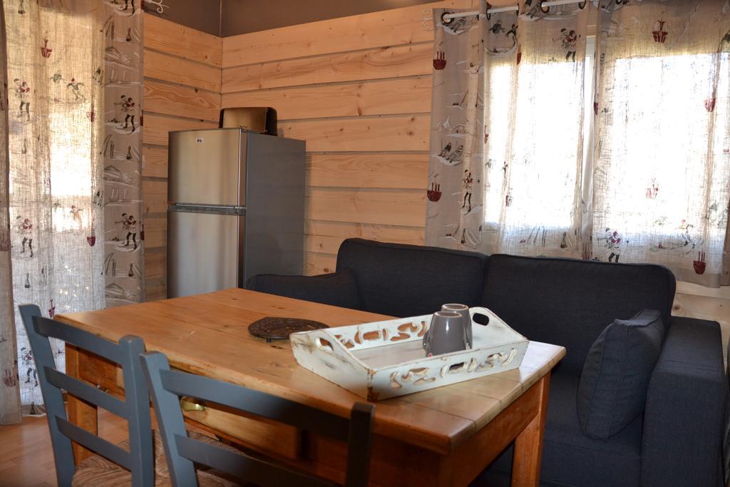 Camping La Mare Aux Fees 호텔 Roquefeuil 외부 사진