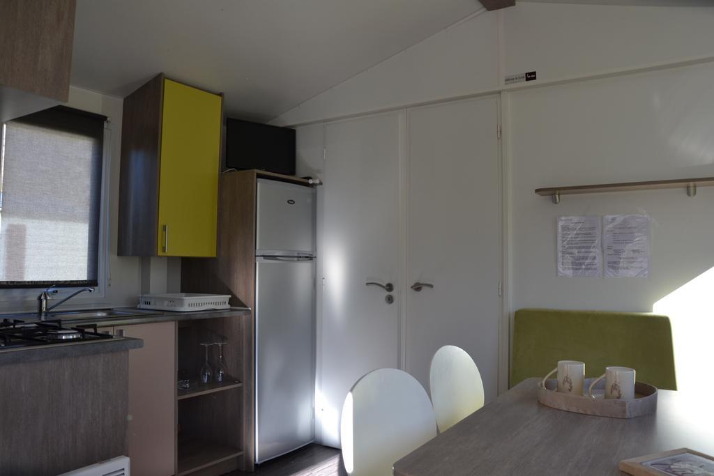 Camping La Mare Aux Fees 호텔 Roquefeuil 외부 사진