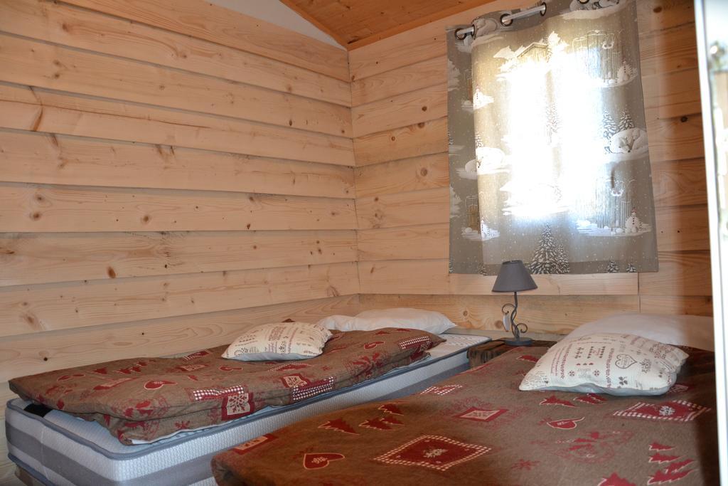 Camping La Mare Aux Fees 호텔 Roquefeuil 외부 사진