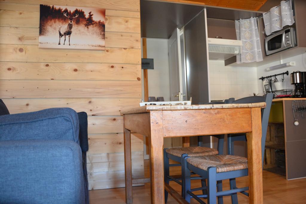 Camping La Mare Aux Fees 호텔 Roquefeuil 외부 사진