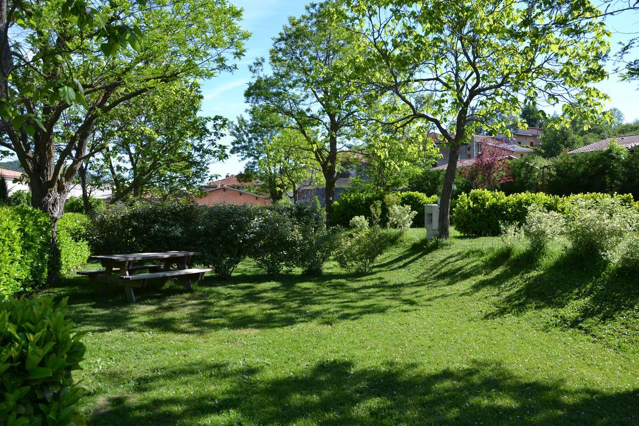 Camping La Mare Aux Fees 호텔 Roquefeuil 외부 사진