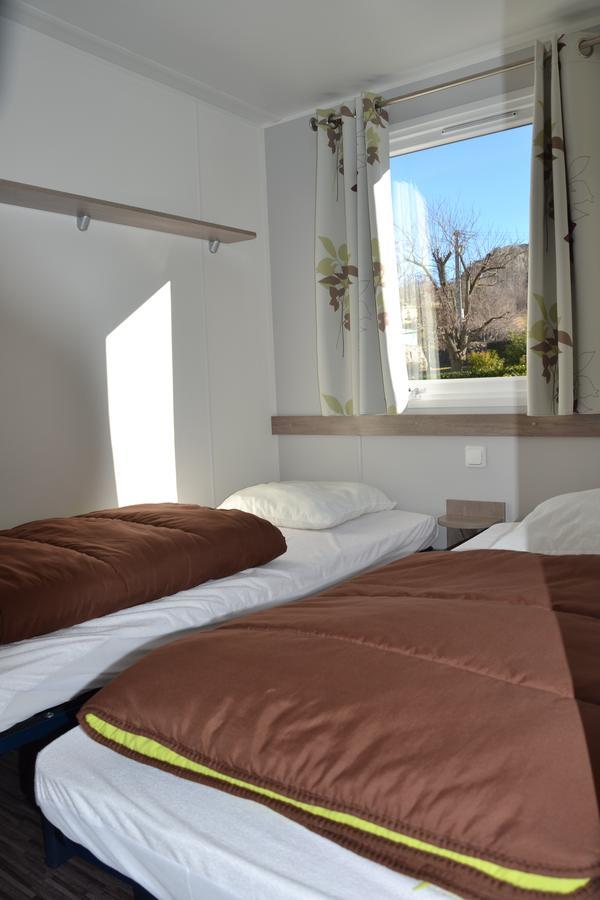 Camping La Mare Aux Fees 호텔 Roquefeuil 외부 사진