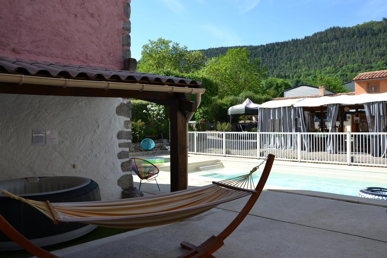 Camping La Mare Aux Fees 호텔 Roquefeuil 외부 사진