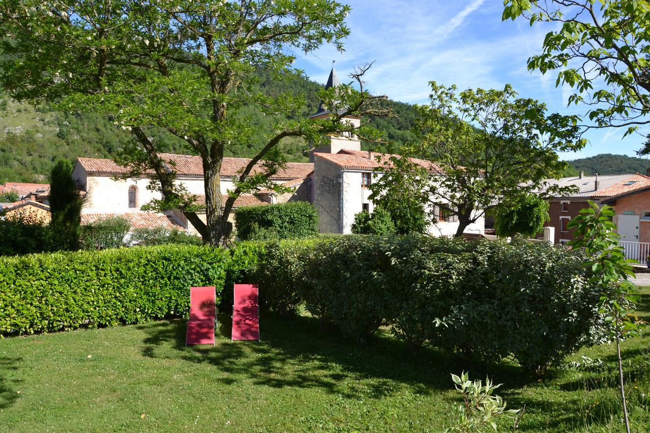 Camping La Mare Aux Fees 호텔 Roquefeuil 외부 사진