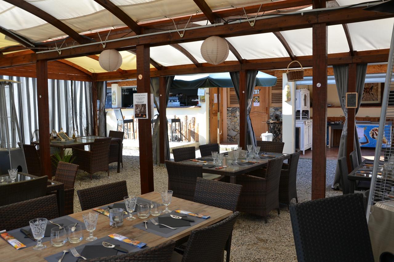Camping La Mare Aux Fees 호텔 Roquefeuil 외부 사진
