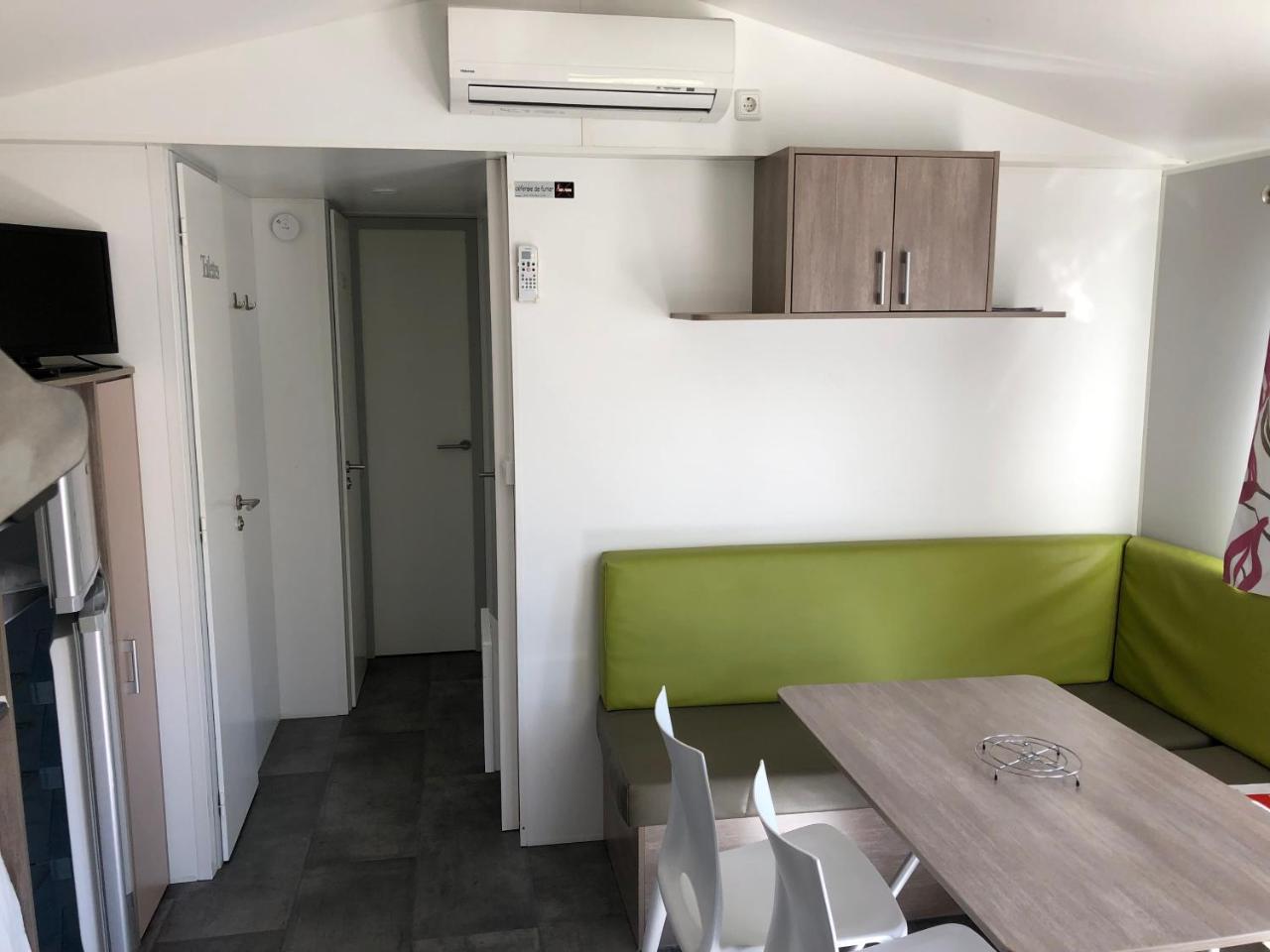 Camping La Mare Aux Fees 호텔 Roquefeuil 외부 사진